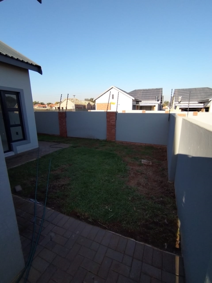 To Let 3 Bedroom Property for Rent in Melodie North West